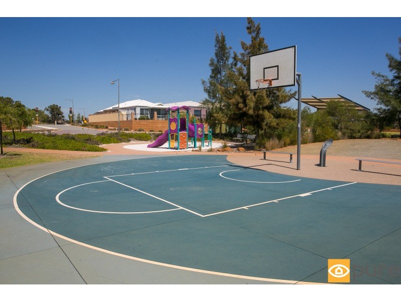 16 Weetman Road, Hammond Park WA 6164