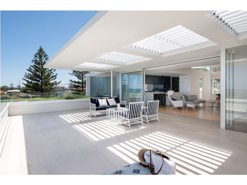 10/15 Overton Gardens, Cottesloe WA 6011