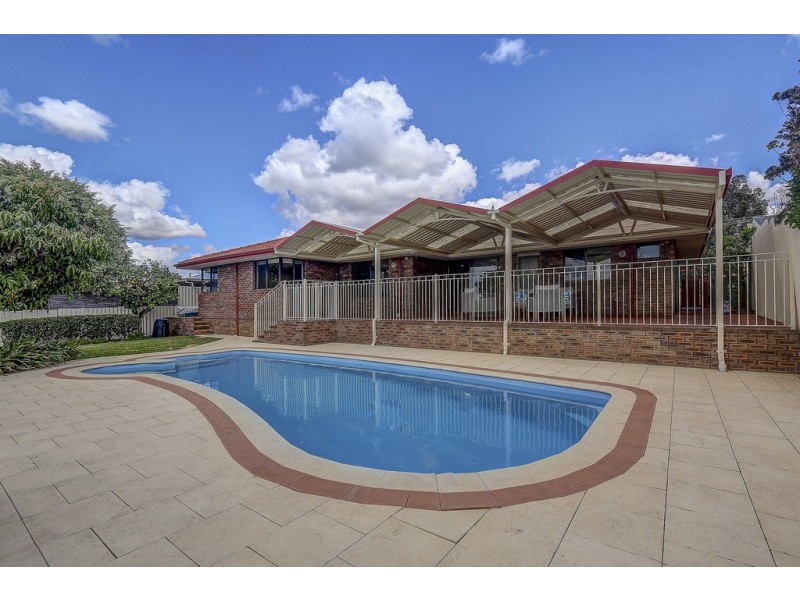 24 McKenzie Road, Samson WA 6163