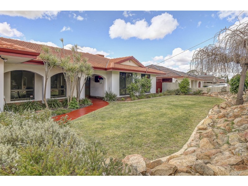 24 McKenzie Road, Samson WA 6163