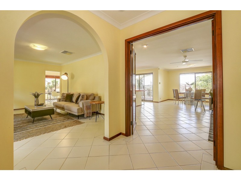 24 McKenzie Road, Samson WA 6163