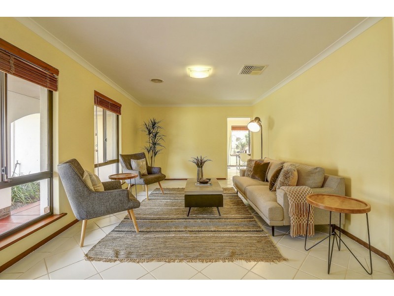 24 McKenzie Road, Samson WA 6163