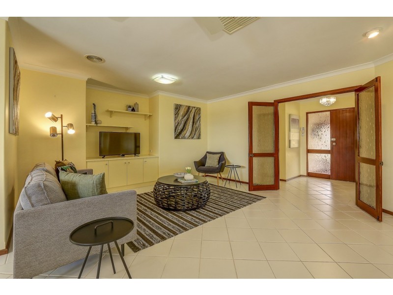 24 McKenzie Road, Samson WA 6163