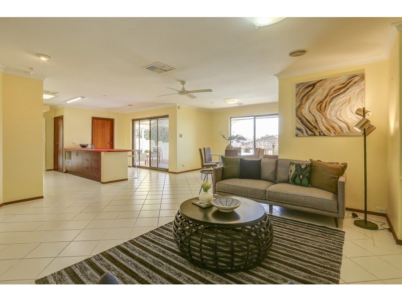 24 McKenzie Road, Samson WA 6163