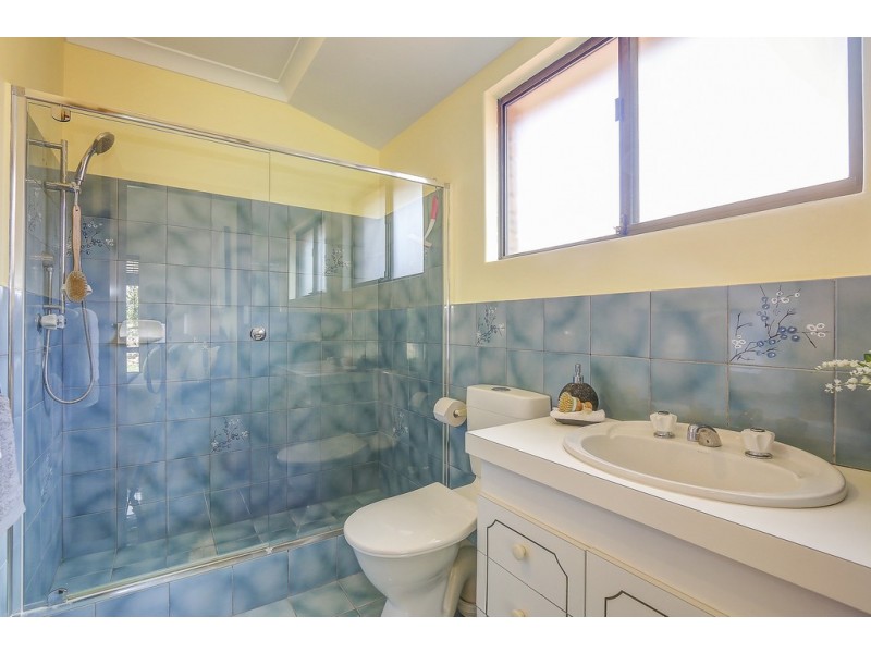 24 McKenzie Road, Samson WA 6163