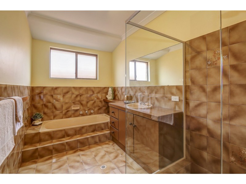 24 McKenzie Road, Samson WA 6163