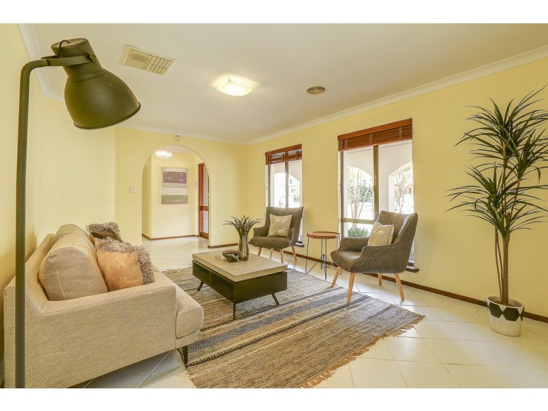 24 McKenzie Road, Samson WA 6163