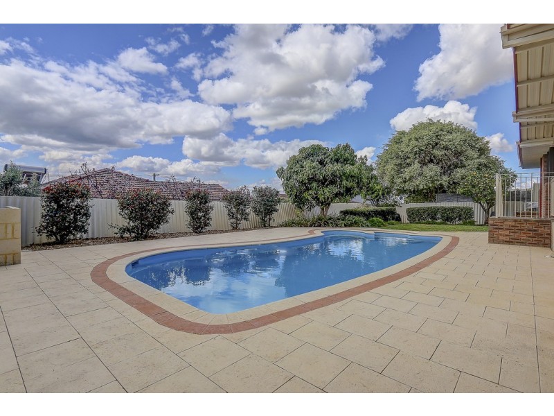 24 McKenzie Road, Samson WA 6163