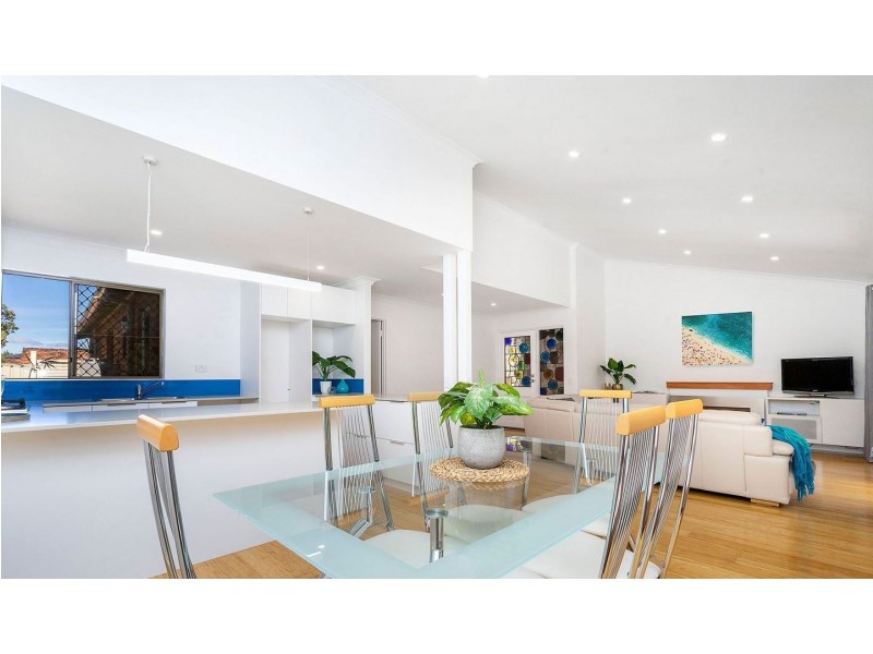 6/4 Perina Way, City Beach WA 6015