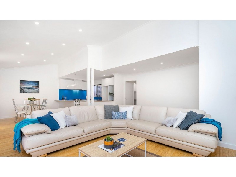 6/4 Perina Way, City Beach WA 6015