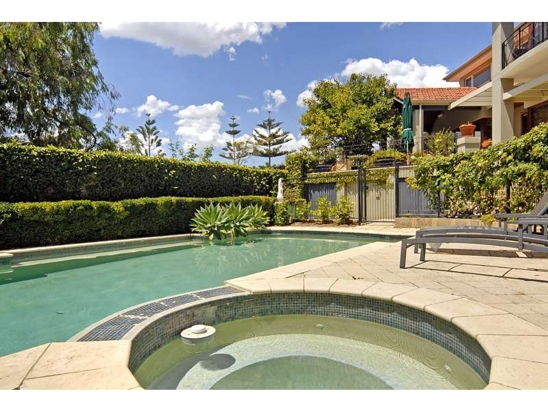 2 Odern Crescent, Swanbourne WA 6010