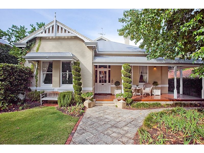 4 Melvista Avenue, Claremont WA 6010