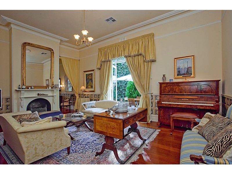 4 Melvista Avenue, Claremont WA 6010