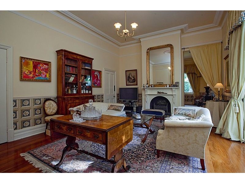 4 Melvista Avenue, Claremont WA 6010