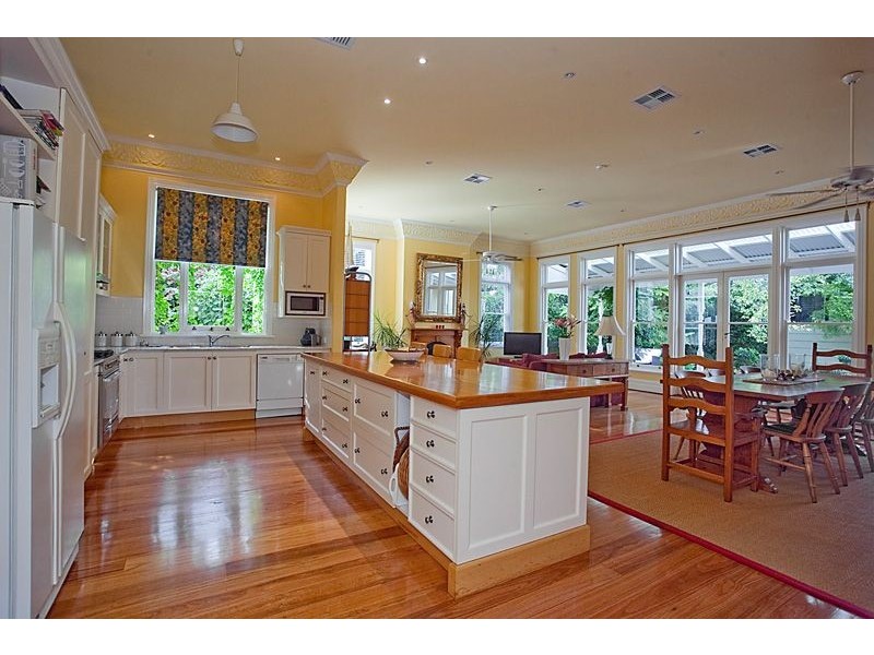 4 Melvista Avenue, Claremont WA 6010