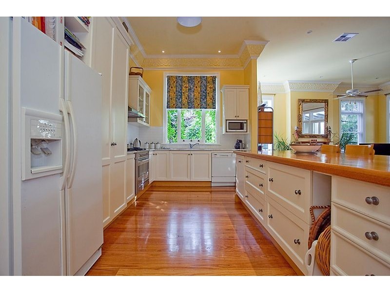 4 Melvista Avenue, Claremont WA 6010