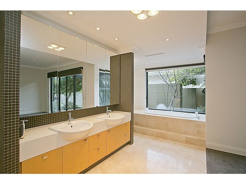 38 Brockman Avenue, Dalkeith WA 6009