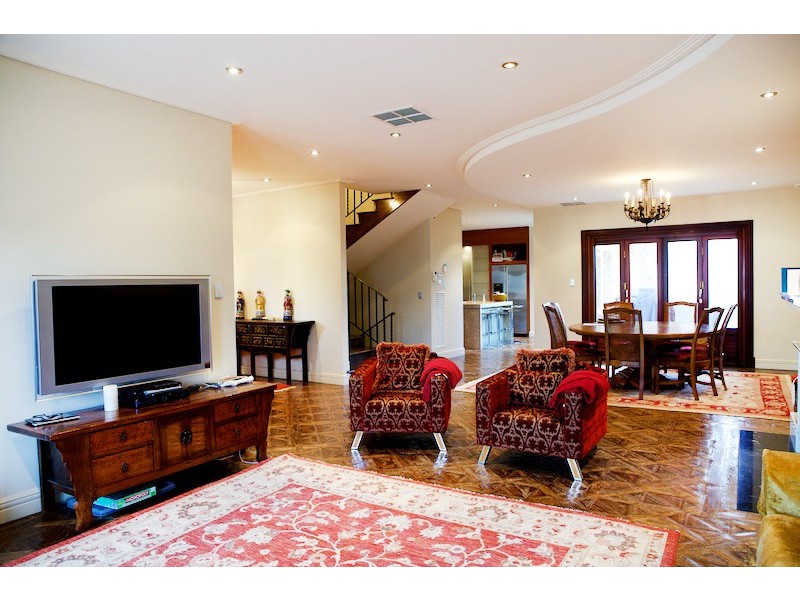 5A Overton Gardens, Cottesloe WA 6011