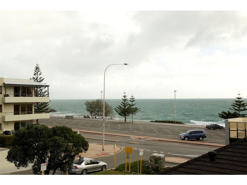 5A Overton Gardens, Cottesloe WA 6011