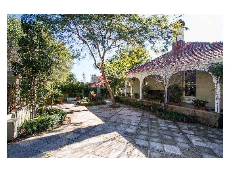 33 Irvine Street, Peppermint Grove WA 6011