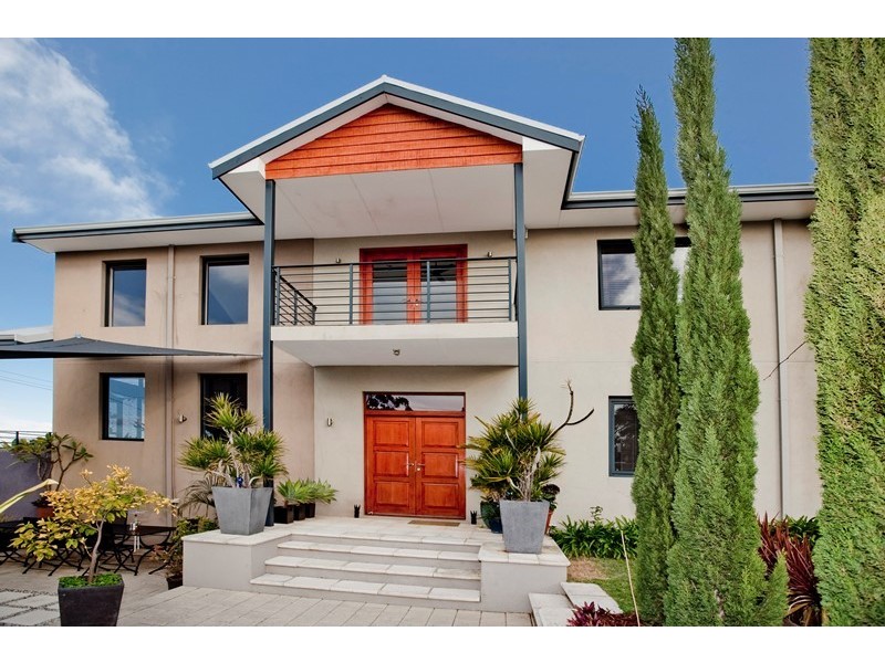 2 Gwelup Street, Karrinyup WA 6018