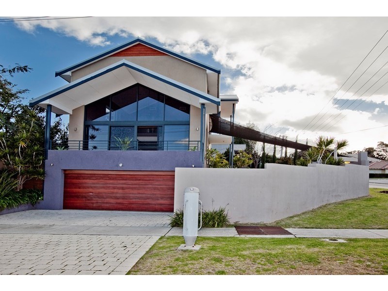 2 Gwelup Street, Karrinyup WA 6018