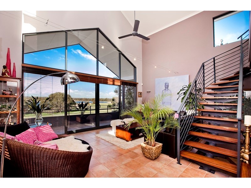 2 Gwelup Street, Karrinyup WA 6018