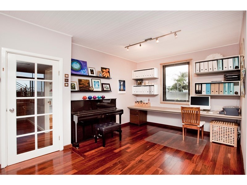 2 Gwelup Street, Karrinyup WA 6018