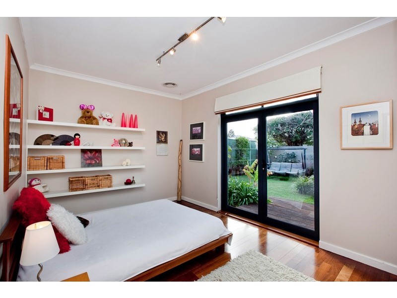 2 Gwelup Street, Karrinyup WA 6018