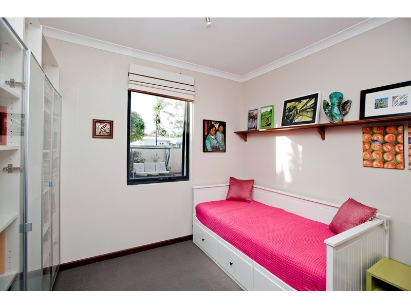 2 Gwelup Street, Karrinyup WA 6018