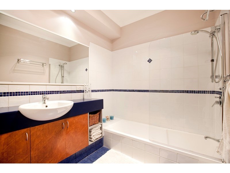 2 Gwelup Street, Karrinyup WA 6018