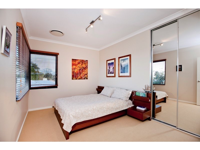 2 Gwelup Street, Karrinyup WA 6018