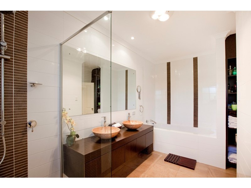 2 Gwelup Street, Karrinyup WA 6018