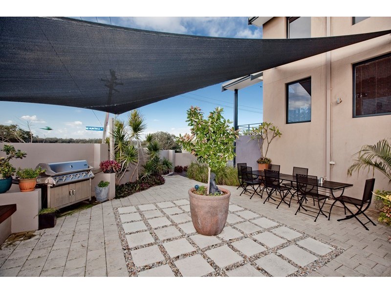 2 Gwelup Street, Karrinyup WA 6018