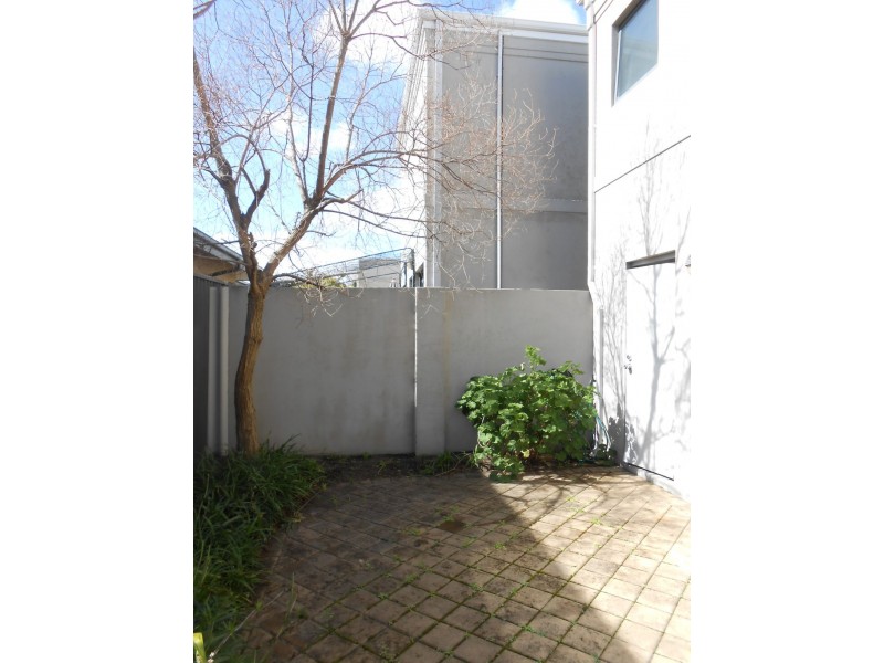 2/138 Robert Street, Como WA 6152