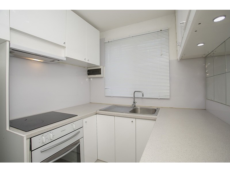 7/4 Comer Street, Como WA 6152