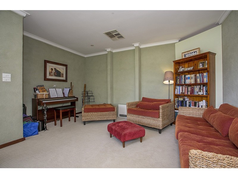 33 Risley Way, Carine WA 6020