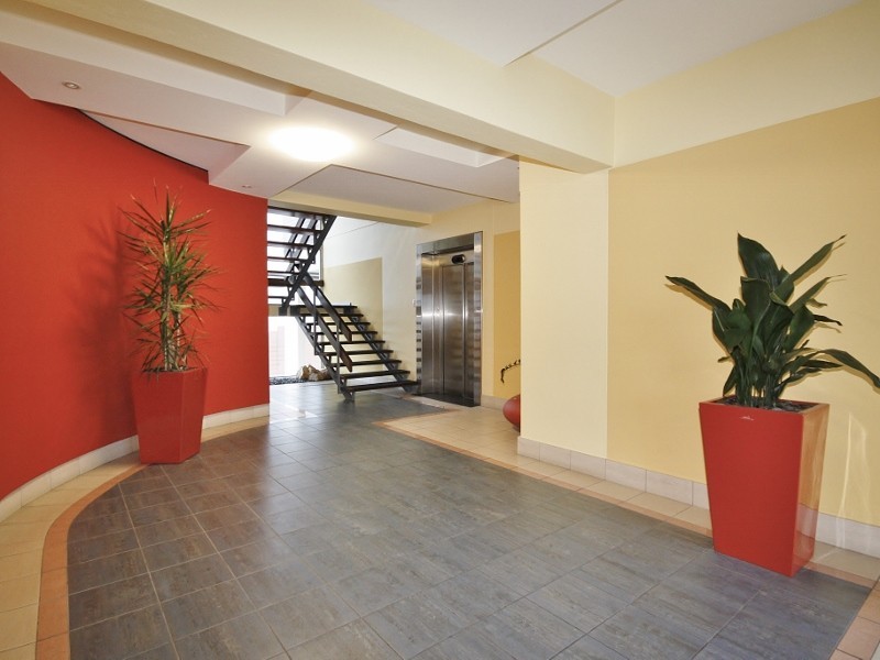 2/132 Mounts Bay Road, Perth WA 6000