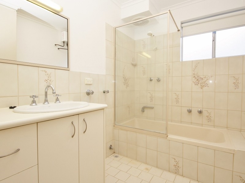 2/132 Mounts Bay Road, Perth WA 6000