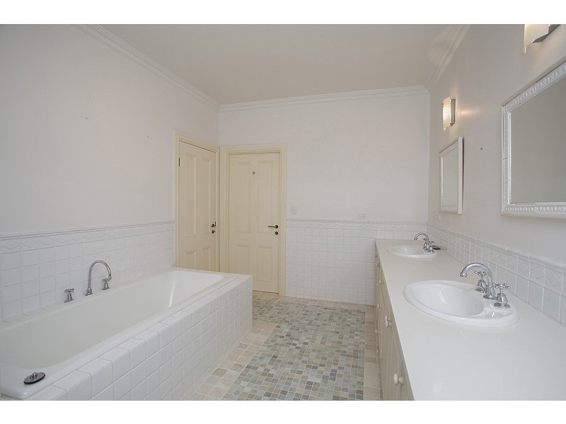 32 Riley Road, Claremont WA 6010
