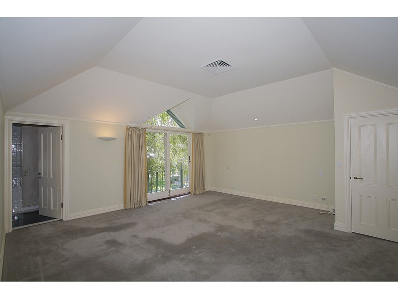 32 Riley Road, Claremont WA 6010
