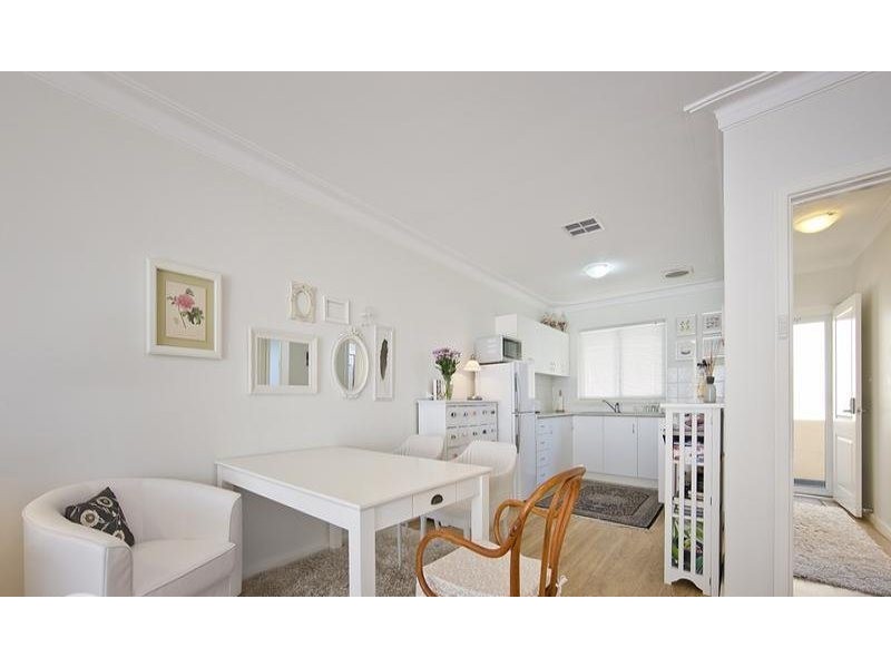 4/18 Beach Street, Cottesloe WA 6011