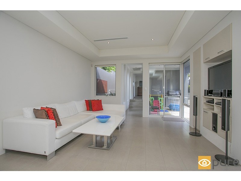 107A St Leonards Avenue, West Leederville WA 6007