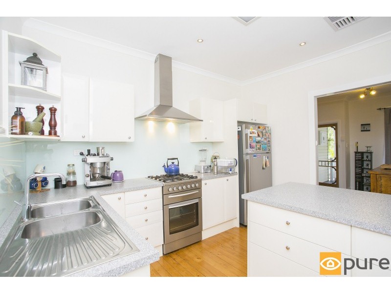 17 Oldham Crescent, Hilton WA 6163