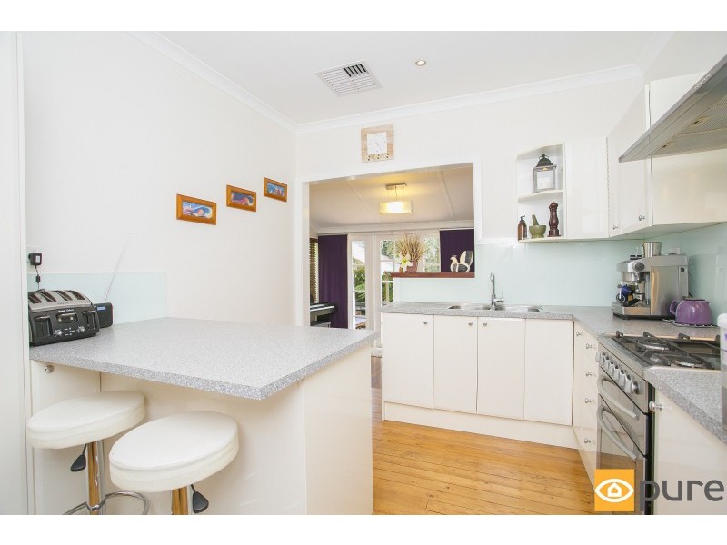 17 Oldham Crescent, Hilton WA 6163