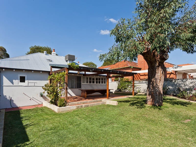 83 Essex Street, Wembley WA 6014