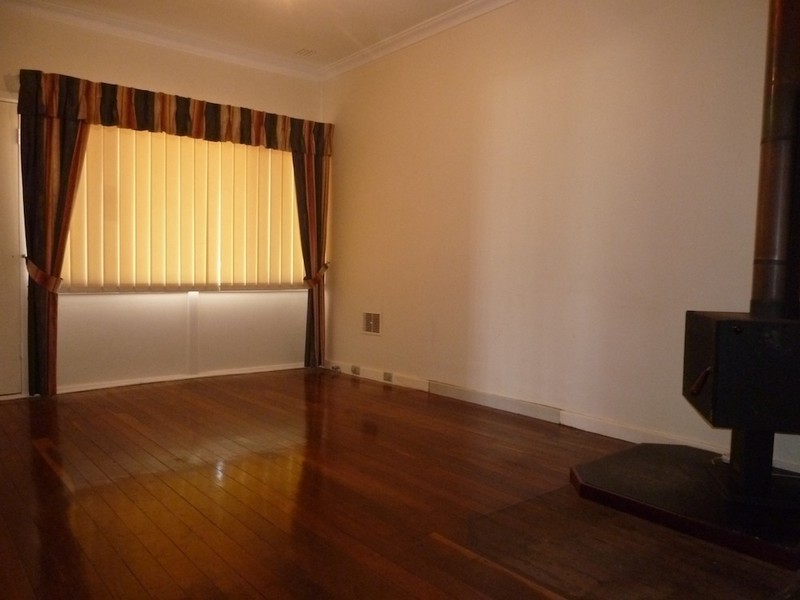 8 Strickland Avenue, Northam WA 6401