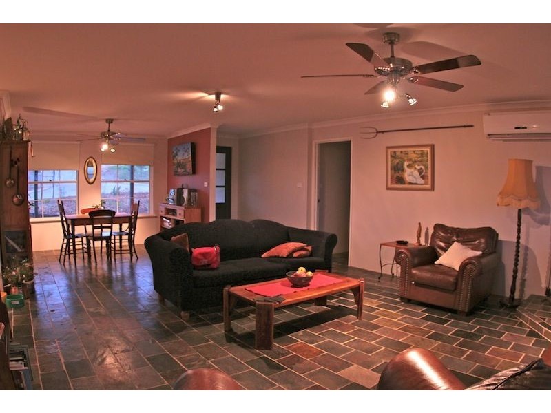 8 Dr Dunlop Grove, Northam WA 6401