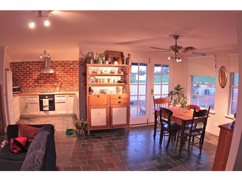 8 Dr Dunlop Grove, Northam WA 6401