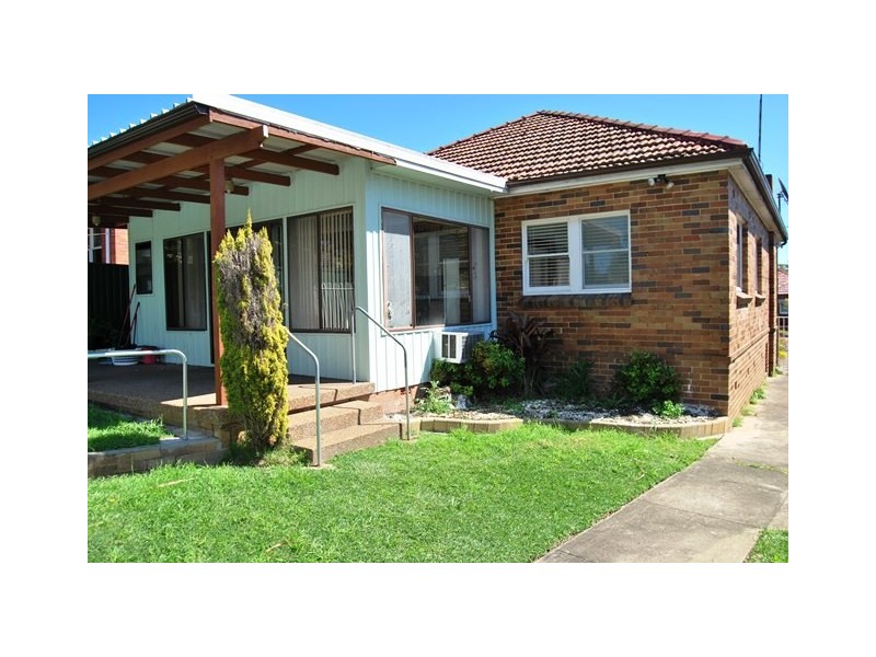 25 New England Drive, Kingsgrove NSW 2208